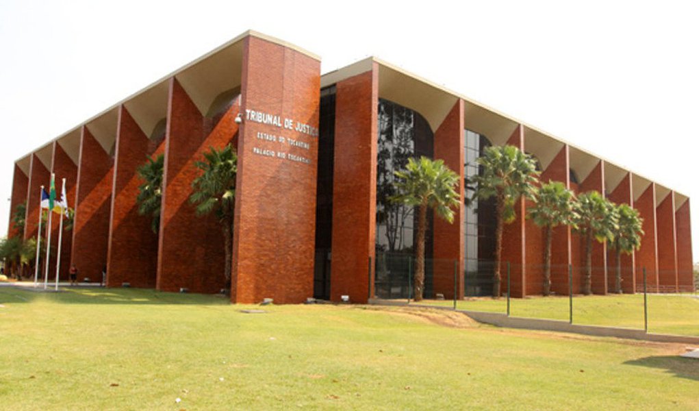 O Tribunal de Justiça do Tocantins (TJTO) negou pedidos de liminares requeridas pela Comissão Provisória Estadual do PSDB para suspender os efeitos de leis estaduais que majoraram os valores cobrados no ICMS e de taxas de serviços previstas no Código Tributário Estadual; em uma das ações, o PSDB questiona a majoração das alíquotas de ICMS em 2% incidente sobre gasolina automotiva e de aviação, etanol para fins de carburantes e serviços de comunicação alegando que a lei que altera a cobrança é inconstitucional por violar os princípios da seletividade, da essencialidade, isonomia, razoabilidade, proporcionalidade, vedação ao confisco e capacidade contributiva (Foto: Leonardo Lucena) O Tribunal de Justiça do Tocantins (TJTO) negou pedidos de liminares requeridas pela Comissão Provisória Estadual do PSDB para suspender os efeitos de leis estaduais que majoraram os valores cobrados no ICMS e de taxas de serviços previstas no Código Tributário Estadual; em uma das ações, o PSDB questiona a majoração das alíquotas de ICMS em 2% incidente sobre gasolina automotiva e de aviação, etanol para fins de carburantes e serviços de comunicação alegando que a lei que altera a cobrança é inconstitucional por violar os princípios da seletividade, da essencialidade, isonomia, razoabilidade, proporcionalidade, vedação ao confisco e capacidade contributiva