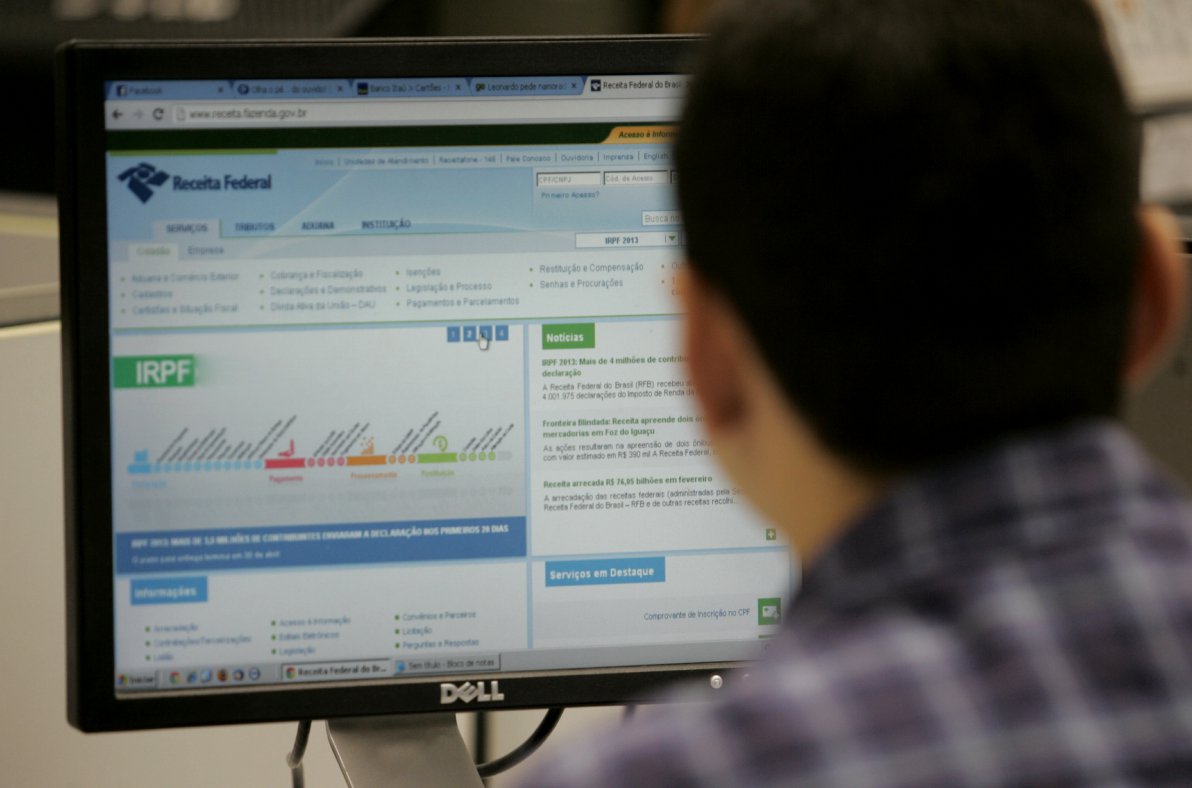 É como deve ser a partir de 2016, segundo a Receita Federal; a ideia é que o contribuinte que cair na malha fina possa justificar as pendências enviando, pela internet, documentos digitalizados em casa ou no escritório; a medida faz parte de uma série de inovações em estudo pelo órgão (Foto: Gisele Federicce) É como deve ser a partir de 2016, segundo a Receita Federal; a ideia é que o contribuinte que cair na malha fina possa justificar as pendências enviando, pela internet, documentos digitalizados em casa ou no escritório; a medida faz parte de uma série de inovações em estudo pelo órgão