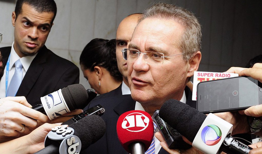 Para que seja aberto caminho para análise das contas pela Comissão Mista de Orçamento (CMO) do Congresso, o presidente do Senado precisa ler o parecer do TCU em uma sessão no plenário da Casa; Renan disse que iria despachar nesta terça-feira 20 o parecer (Foto: Gisele Federicce) Para que seja aberto caminho para análise das contas pela Comissão Mista de Orçamento (CMO) do Congresso, o presidente do Senado precisa ler o parecer do TCU em uma sessão no plenário da Casa; Renan disse que iria despachar nesta terça-feira 20 o parecer