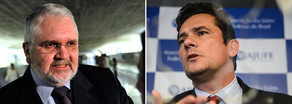 Personagem de destaque no episódio do 'mensalão', caso julgado pelo STF enquanto ele estava no cargo de procurador-geral da República, Roberto Gurgel avalia que o juiz Sérgio Moro cometeu um "erro grave" ao divulgar conversas telefônicas entre o ex-presidente Lula e a presidente Dilma Rousseff; ele também afirma que, durante os quatro anos em que esteve à frente do órgão, jamais sofreu "qualquer tipo de pressão" de Lula ou Dilma "no sentido de não investigar determinado fato" (Foto: Gisele Federicce) Personagem de destaque no episódio do 'mensalão', caso julgado pelo STF enquanto ele estava no cargo de procurador-geral da República, Roberto Gurgel avalia que o juiz Sérgio Moro cometeu um "erro grave" ao divulgar conversas telefônicas entre o ex-presidente Lula e a presidente Dilma Rousseff; ele também afirma que, durante os quatro anos em que esteve à frente do órgão, jamais sofreu "qualquer tipo de pressão" de Lula ou Dilma "no sentido de não investigar determinado fato"