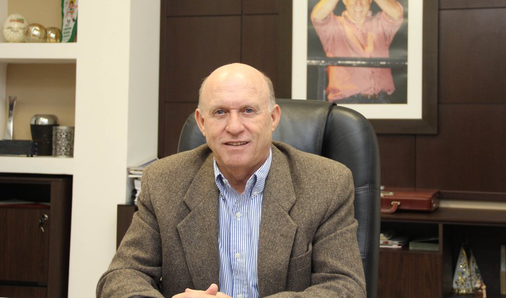 Milton Álvaro Serafim (PTB) terá de cumprir pena de 32,4 anos de prisão pelo crime de concussão; de acordo com a sentença judicial, Serafim cobrava propinas dos interessados em implantar loteamentos ou empreendimentos imobiliários no município; estimativa é que esquema tenha movimentado cerca de R$ 5,5 milhões; outros três envolvidos, dois deles ex-secretários municipais, também foram condenados (Foto: Paulo Emílio) Milton Álvaro Serafim (PTB) terá de cumprir pena de 32,4 anos de prisão pelo crime de concussão; de acordo com a sentença judicial, Serafim cobrava propinas dos interessados em implantar loteamentos ou empreendimentos imobiliários no município; estimativa é que esquema tenha movimentado cerca de R$ 5,5 milhões; outros três envolvidos, dois deles ex-secretários municipais, também foram condenados