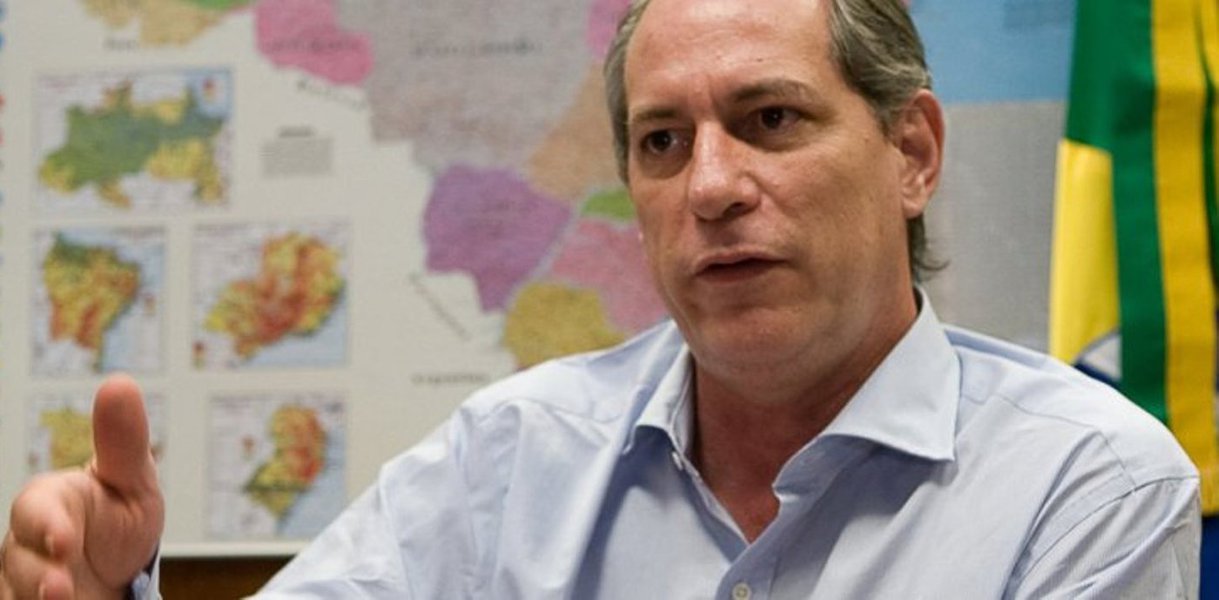 Eduardo Cunha (PMDB-RJ) foi alvo mais uma vez das críticas do ex-ministro Ciro Gomes (PDT), que o chamou de “câncer” e declarou acreditar na cassação do presidente da Câmara dos Deputados. Ciro ainda referiu-se ao vice-presidente Michel Temer (PMDB-SP) como “parceiro íntimo” do parlamentar e disse que será candidato em 2018 "se achar necessário" (Foto: Rodrigo Rocha) Eduardo Cunha (PMDB-RJ) foi alvo mais uma vez das críticas do ex-ministro Ciro Gomes (PDT), que o chamou de “câncer” e declarou acreditar na cassação do presidente da Câmara dos Deputados. Ciro ainda referiu-se ao vice-presidente Michel Temer (PMDB-SP) como “parceiro íntimo” do parlamentar e disse que será candidato em 2018 "se achar necessário"