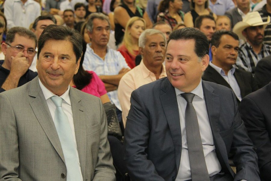 Ao inaugurar nesta segunda-feira, em Aparecida de Goiânia, a 69ª unidade do Vapt Vupt, o governador Marconi Perillo recebeu mais um reconhecimento da qualidade do seu governo; “Essa marca o senhor vai deixar, de agilidade”, afirmou o prefeito de Maguito Vilela (PMDB); em referência aos serviços prestados pelo Vapt Vupt; governado e prefeito peemedebista mantêm relação republicana e priorizam parcerias para o município, deixando de lado a rivalidade partidária (Foto: José Barbacena) Ao inaugurar nesta segunda-feira, em Aparecida de Goiânia, a 69ª unidade do Vapt Vupt, o governador Marconi Perillo recebeu mais um reconhecimento da qualidade do seu governo; “Essa marca o senhor vai deixar, de agilidade”, afirmou o prefeito de Maguito Vilela (PMDB); em referência aos serviços prestados pelo Vapt Vupt; governado e prefeito peemedebista mantêm relação republicana e priorizam parcerias para o município, deixando de lado a rivalidade partidária