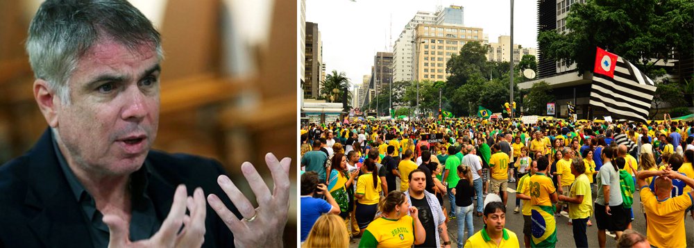 Empresário Flávio Rocha, presidente da Riachuelo, uma das maiores redes de varejo de moda do país, afirma que as manifestações realizadas no domingo dão força ao processo de impeachment da presidente Dilma Rousseff; "As ruas deixaram um recado eloquente", diz; segundo ele, os protestos forneceram "combustível para o Congresso se mexer"; afirma ainda que a saída de Dilma aceleraria a recuperação da economia; "Na agonia lenta, de três anos, a economia continuaria em queda livre", diz Rocha, referindo-se a 2018; ele avalia que o vice-presidente Michel Temer "seria um bom perfil para fazer uma coalizão" (Foto: Roberta Namour) Empresário Flávio Rocha, presidente da Riachuelo, uma das maiores redes de varejo de moda do país, afirma que as manifestações realizadas no domingo dão força ao processo de impeachment da presidente Dilma Rousseff; "As ruas deixaram um recado eloquente", diz; segundo ele, os protestos forneceram "combustível para o Congresso se mexer"; afirma ainda que a saída de Dilma aceleraria a recuperação da economia; "Na agonia lenta, de três anos, a economia continuaria em queda livre", diz Rocha, referindo-se a 2018; ele avalia que o vice-presidente Michel Temer "seria um bom perfil para fazer uma coalizão"