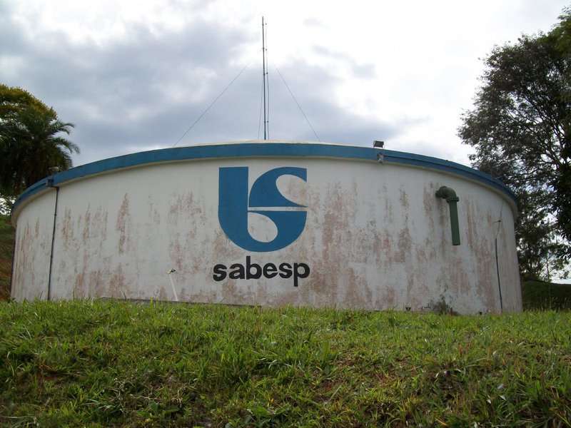A Companhia de Saneamento Básico do Estado de São Paulo (Sabesp) teve lucro líquido de R$ 461 milhões no quarto trimestre de 2015, resultado quase 15 vezes superior ao lucro de R$ 31,4 milhões do mesmo período do ano anterior; empresa também informou nesta sexta-feira que quer acabar com bônus e multa por conta do consumo da água (Foto: Gisele Federicce) A Companhia de Saneamento Básico do Estado de São Paulo (Sabesp) teve lucro líquido de R$ 461 milhões no quarto trimestre de 2015, resultado quase 15 vezes superior ao lucro de R$ 31,4 milhões do mesmo período do ano anterior; empresa também informou nesta sexta-feira que quer acabar com bônus e multa por conta do consumo da água