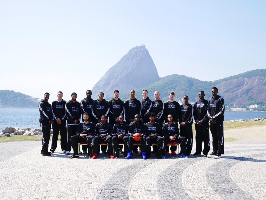 A partida, que acontecerá na Arena da Barra às 18h de Brasília, marcará a primeira vez, em solo brasileiro, na qual um time nacional enfrenta uma franquia da NBA; O Orlando Magic trouxe 19 jogadores à capital carioca; Até o início da temporada, seu técnico precisa escolher apenas 15 nomes; A expectativa é que Skiles poupe seus principais jogadores no jogo de sábado, deixando-os em campo por não mais do que 25 minutos (Foto: Luis Mauro Queiroz) A partida, que acontecerá na Arena da Barra às 18h de Brasília, marcará a primeira vez, em solo brasileiro, na qual um time nacional enfrenta uma franquia da NBA; O Orlando Magic trouxe 19 jogadores à capital carioca; Até o início da temporada, seu técnico precisa escolher apenas 15 nomes; A expectativa é que Skiles poupe seus principais jogadores no jogo de sábado, deixando-os em campo por não mais do que 25 minutos