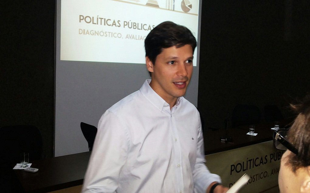 Briga entre o deputado federa Daniel Vilela e o ex-governador Iris Rezende pelo comando da legenda mergulhou o PMDB numa crise sem precedentes em sua história; deputado foi à Justiça e liminar paralisou a eleição para o diretório; aabe agora à direção nacional indicar uma comissão provisória; em entrevista ao Jornal Opção, Daniel Vilela disse não estar arrependido de ter entrado na Justiça, revelou que saiu fortalecido do imbróglio e disse que houve manobra para que ele não assumisse o partido; “Aqueles que tiveram suas vontades contrariadas dizem que eu enfraqueci dentro do partido, mas tenho um feedback que mostra o contrário. Saí fortalecido da disputa" (Foto: José Barbacena) Briga entre o deputado federa Daniel Vilela e o ex-governador Iris Rezende pelo comando da legenda mergulhou o PMDB numa crise sem precedentes em sua história; deputado foi à Justiça e liminar paralisou a eleição para o diretório; aabe agora à direção nacional indicar uma comissão provisória; em entrevista ao Jornal Opção, Daniel Vilela disse não estar arrependido de ter entrado na Justiça, revelou que saiu fortalecido do imbróglio e disse que houve manobra para que ele não assumisse o partido; “Aqueles que tiveram suas vontades contrariadas dizem que eu enfraqueci dentro do partido, mas tenho um feedback que mostra o contrário. Saí fortalecido da disputa"