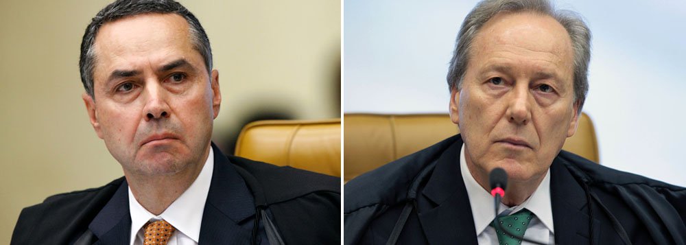 Querem derrubar Dilma? Terão que cumprir todos os ritos constitucionais. A começar por arranjarem um motivo plausível – que, a despeito do que diz a fascistada, até o momento não existe (Foto: Eduardo Guimarães) Querem derrubar Dilma? Terão que cumprir todos os ritos constitucionais. A começar por arranjarem um motivo plausível – que, a despeito do que diz a fascistada, até o momento não existe
