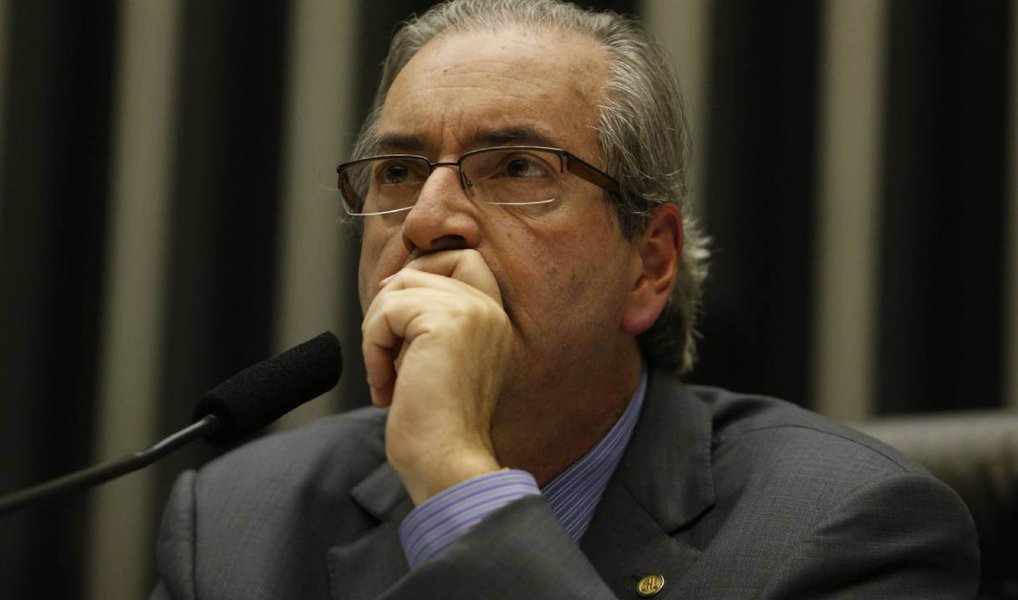 O presidente da Ordem dos Advogados do Brasil (OAB), Marcus Vinicius Coêlho, disse nesta sexta (11) que a posição da entidade é pelo afastamento de Eduardo Cunha (PMDB-RJ) da presidência da Câmara dos Deputados; “Os presidentes de seccionais da OAB entenderam que há provas cabais para impor o afastamento do presidente da Câmara, para que o processo no Conselho de Ética transcorra sem interrupções”, disse (Foto: Valter Lima) O presidente da Ordem dos Advogados do Brasil (OAB), Marcus Vinicius Coêlho, disse nesta sexta (11) que a posição da entidade é pelo afastamento de Eduardo Cunha (PMDB-RJ) da presidência da Câmara dos Deputados; “Os presidentes de seccionais da OAB entenderam que há provas cabais para impor o afastamento do presidente da Câmara, para que o processo no Conselho de Ética transcorra sem interrupções”, disse