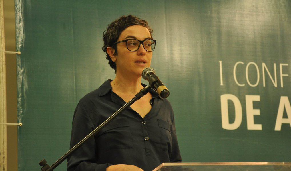A filósofa Marcia Tiburi lançou o livro "Como conversar com um fascista" no qual fala sobre o momento atual vivido pelo Brasil onde a intolerância política tem provocado uma série de agressões contra pessoas que defendem o estado democrático de direito no país; "Acho que a gente está vivendo uma espécie de escândalo fascista", afirma; ela diz que o ódio dessas pessoas tem sido "fomentado pelos meios de comunicação" (Foto: Valter Lima) A filósofa Marcia Tiburi lançou o livro "Como conversar com um fascista" no qual fala sobre o momento atual vivido pelo Brasil onde a intolerância política tem provocado uma série de agressões contra pessoas que defendem o estado democrático de direito no país; "Acho que a gente está vivendo uma espécie de escândalo fascista", afirma; ela diz que o ódio dessas pessoas tem sido "fomentado pelos meios de comunicação"