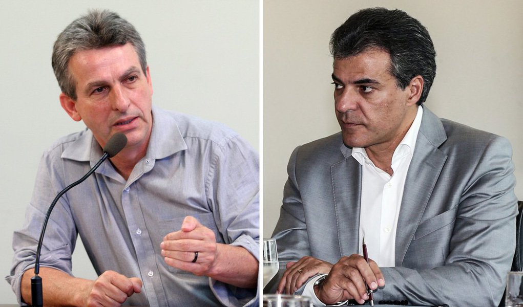 Por 30 votos a 10, a base governista na Assembleia Legislativa rejeitou o pedido de informação da bancada de oposição sobre detalhes da viagem do governador Beto Richa (PSDB) e assessores ao exterior; o requerimento, apresentado pelo deputado Tadeu Veneri (PT), pedia explicações sobre o final de semana que o tucano e sua comitiva passaram em Paris, sem agenda oficial e às custas do erário; "O governador não ficou em Paris por questões técnicas, como justificou o Palácio Iguaçu. Foi na verdade um passeio financiado com dinheiro público", criticou Veneri (Foto: Leonardo Lucena) Por 30 votos a 10, a base governista na Assembleia Legislativa rejeitou o pedido de informação da bancada de oposição sobre detalhes da viagem do governador Beto Richa (PSDB) e assessores ao exterior; o requerimento, apresentado pelo deputado Tadeu Veneri (PT), pedia explicações sobre o final de semana que o tucano e sua comitiva passaram em Paris, sem agenda oficial e às custas do erário; "O governador não ficou em Paris por questões técnicas, como justificou o Palácio Iguaçu. Foi na verdade um passeio financiado com dinheiro público", criticou Veneri