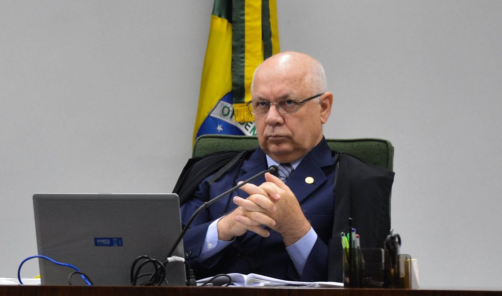 Mais duas associações de juízes divulgaram nota, nesta quinta (24), para repudiar ameaças ao ministro do Supremo Tribunal Federal (STF) Teori Zavascki; a Associação dos Magistrados da Justiça do Trabalho (Anamatra) e a Associação dos Magistrados Brasileiros (AMB) pediram maturidade política e absoluto zelo pelas garantias democráticas; mais cedo, a Associação dos Juízes Federais (Ajufe) também manifestou a sua posição contra as intimidações ao ministro (Foto: Valter Lima) Mais duas associações de juízes divulgaram nota, nesta quinta (24), para repudiar ameaças ao ministro do Supremo Tribunal Federal (STF) Teori Zavascki; a Associação dos Magistrados da Justiça do Trabalho (Anamatra) e a Associação dos Magistrados Brasileiros (AMB) pediram maturidade política e absoluto zelo pelas garantias democráticas; mais cedo, a Associação dos Juízes Federais (Ajufe) também manifestou a sua posição contra as intimidações ao ministro