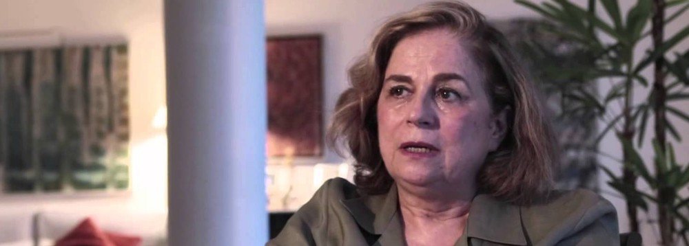 No ambiente de dura luta armada com perda das melhores vidas, entre elas a de seu irmão e a de sua mãe, nossa polivalente escritora sabe que quem luta não faz bajulações nem elogios gratuitos (Foto: Dom Orvandil) No ambiente de dura luta armada com perda das melhores vidas, entre elas a de seu irmão e a de sua mãe, nossa polivalente escritora sabe que quem luta não faz bajulações nem elogios gratuitos