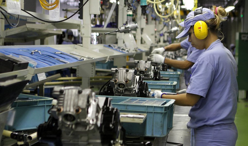 Segundo a Fiesp, que divulgou dados da Pesquisa de Nível de Emprego, houve piora em todas as regiões do Estado e em todos os setores industriais; o departamento de pesquisas da Federação projeta ainda queda de 6% do emprego na indústria em 2016, o equivalente a pelo menos 165 mil vagas fechadas este ano (Foto: Gisele Federicce) Segundo a Fiesp, que divulgou dados da Pesquisa de Nível de Emprego, houve piora em todas as regiões do Estado e em todos os setores industriais; o departamento de pesquisas da Federação projeta ainda queda de 6% do emprego na indústria em 2016, o equivalente a pelo menos 165 mil vagas fechadas este ano