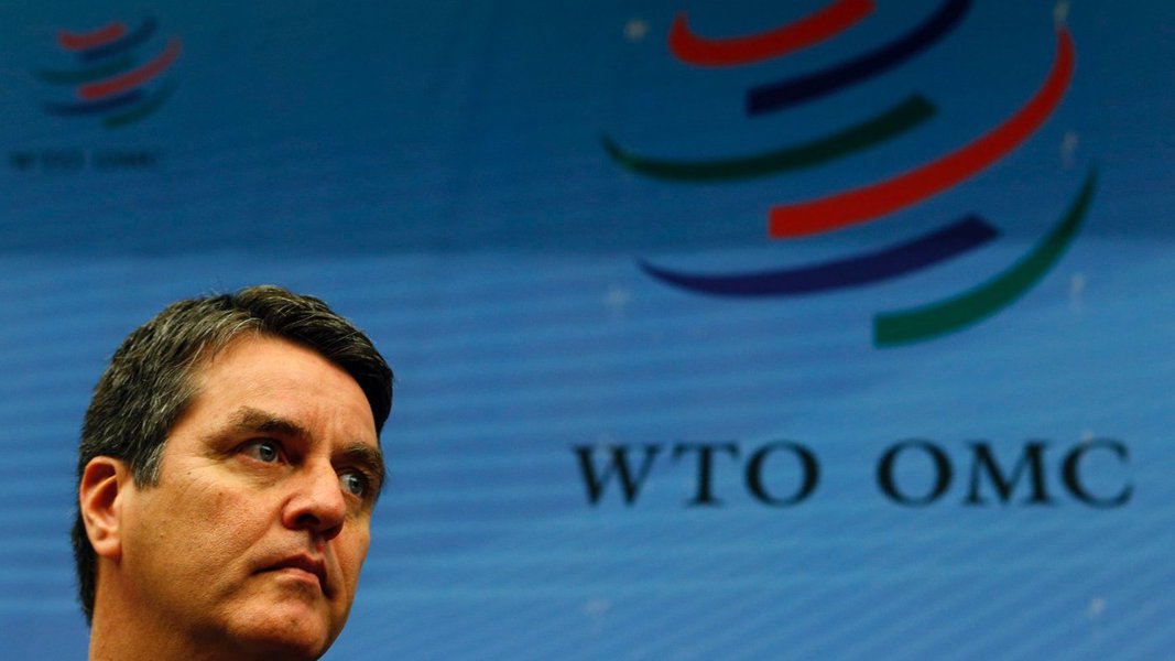 "As políticas fiscais estão no limite, já tivemos vários modelos de expansão econômica baseada em expansão das atividades do Estado, mas isso tem um limite. Do ponto de vista monetário, também estamos chegando a um limite. Vários bancos centrais estão adentrando o território de taxas negativas, títulos de governo têm taxa de rendimento próximo a zero...", afirma o embaixador brasileiro Roberto Azêvedo, que comanda a Organização Mundial do Comércio (Foto: Leonardo Attuch) "As políticas fiscais estão no limite, já tivemos vários modelos de expansão econômica baseada em expansão das atividades do Estado, mas isso tem um limite. Do ponto de vista monetário, também estamos chegando a um limite. Vários bancos centrais estão adentrando o território de taxas negativas, títulos de governo têm taxa de rendimento próximo a zero...", afirma o embaixador brasileiro Roberto Azêvedo, que comanda a Organização Mundial do Comércio