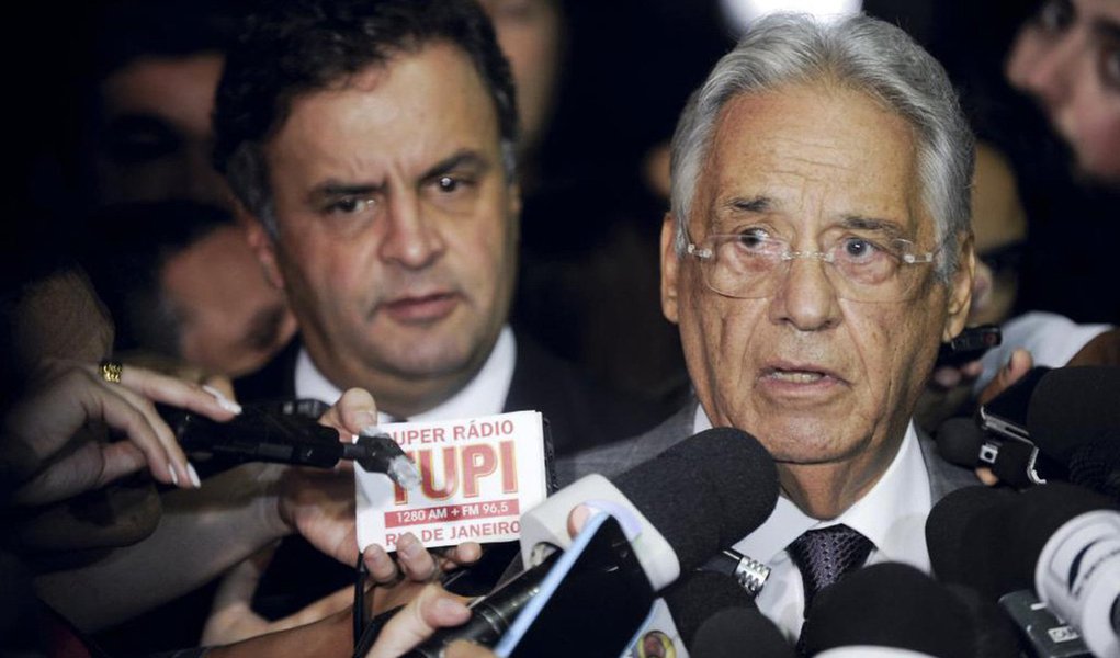 Paulo Nogueira questiona a posição da “Dupla Dinâmica do golpe” sobre as denúncias contra o presidente da Câmara, Eduardo Cunha (PMDB); “Por que Aécio e FHC não sugerem a ele que renuncie? Por um único motivo: pertencem ao mesmo grupo, os três. FHC, Aécio e Cunha representam a plutocracia tentando, mais uma vez, tomar de assalto a democracia”, diz (Foto: Roberta Namour) Paulo Nogueira questiona a posição da “Dupla Dinâmica do golpe” sobre as denúncias contra o presidente da Câmara, Eduardo Cunha (PMDB); “Por que Aécio e FHC não sugerem a ele que renuncie? Por um único motivo: pertencem ao mesmo grupo, os três. FHC, Aécio e Cunha representam a plutocracia tentando, mais uma vez, tomar de assalto a democracia”, diz