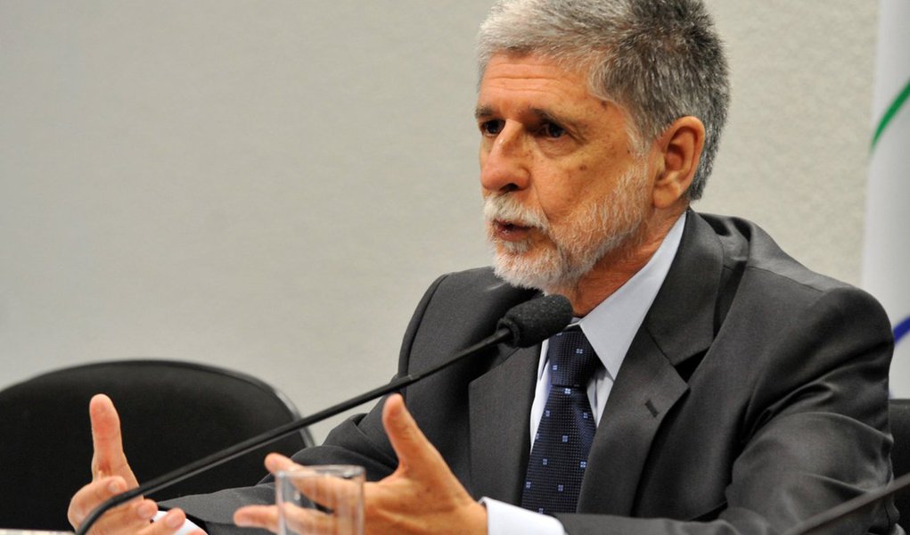 Ex-ministro dos governos Lula e Dilma, Celso Amorim define como "ridículas" as acusações de tráfico de influência contra o ex-presidente, em favor de empresas brasileiras como a Odebrecht; para ele, as suspeições ganham destaque por Lula se tratar de alguém que "procurou diminuir a desigualdade e aumentar a autonomia" do País; "Você vê (isso) na história do Brasil em vários momentos, você tem o período (Getúlio) Vargas, (essas) questões aumentam enormemente", comenta (Foto: Gisele Federicce) Ex-ministro dos governos Lula e Dilma, Celso Amorim define como "ridículas" as acusações de tráfico de influência contra o ex-presidente, em favor de empresas brasileiras como a Odebrecht; para ele, as suspeições ganham destaque por Lula se tratar de alguém que "procurou diminuir a desigualdade e aumentar a autonomia" do País; "Você vê (isso) na história do Brasil em vários momentos, você tem o período (Getúlio) Vargas, (essas) questões aumentam enormemente", comenta