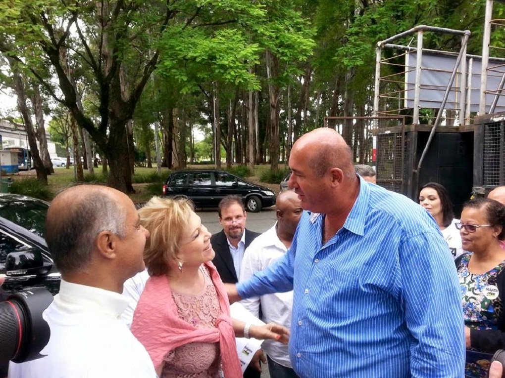 Senadora Marta Suplicy foi recebida na convenção do PMDB paulista, nesta manhã, em São Paulo, com status de candidata à prefeitura da capital; presente do evento, vice-presidente da República, Michel Temer, discursou pregando a união do partido diante dos boatos de racha envolvendo a eleição de 2016; secretário do prefeito Fernando Haddad, peemedebista Gabriel Chalita defende o apoio à reeleição do petista (Foto: José Barbacena) Senadora Marta Suplicy foi recebida na convenção do PMDB paulista, nesta manhã, em São Paulo, com status de candidata à prefeitura da capital; presente do evento, vice-presidente da República, Michel Temer, discursou pregando a união do partido diante dos boatos de racha envolvendo a eleição de 2016; secretário do prefeito Fernando Haddad, peemedebista Gabriel Chalita defende o apoio à reeleição do petista