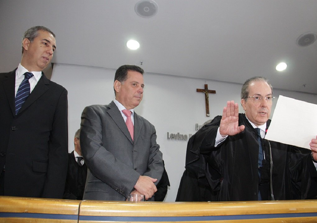 Desembargador Kisleu Dias Maciel Filho tomou posse, nesta quinta-feira, presidente do Tribunal Regional Eleitoral (TRE-GO); mandato para o comando do tribunal é de dois anos e ele assume o lugar de Walter Carlos Lemes; novo presidente agradeceu os colegas do judiciário por o indicarem a integrar a Justiça Eleitoral e os membros da corte eleitoral pela “deferência e confiança” depositada nele para presidir o TRE-GO (Foto: José Barbacena) Desembargador Kisleu Dias Maciel Filho tomou posse, nesta quinta-feira, presidente do Tribunal Regional Eleitoral (TRE-GO); mandato para o comando do tribunal é de dois anos e ele assume o lugar de Walter Carlos Lemes; novo presidente agradeceu os colegas do judiciário por o indicarem a integrar a Justiça Eleitoral e os membros da corte eleitoral pela “deferência e confiança” depositada nele para presidir o TRE-GO