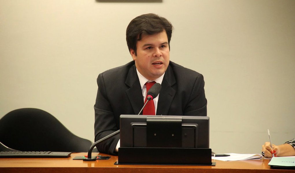 Reunião da bancada do PSB no Congresso para decidir como o partido irá se posicionar em relação ao impeachment da presidente Dilma Rousseff deverá resultar na liberação para que os parlamentares votem como quiserem em torno da questão; "A orientação para a bancada é votar pelo impeachment. Porém, os votos contrários que possam ter não terão sanção", disse; decisão está atrelada as alianças regionais que podem ser afetadas nas eleições municipais de outubro (Foto: Paulo Emílio) Reunião da bancada do PSB no Congresso para decidir como o partido irá se posicionar em relação ao impeachment da presidente Dilma Rousseff deverá resultar na liberação para que os parlamentares votem como quiserem em torno da questão; "A orientação para a bancada é votar pelo impeachment. Porém, os votos contrários que possam ter não terão sanção", disse; decisão está atrelada as alianças regionais que podem ser afetadas nas eleições municipais de outubro