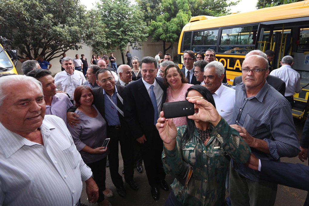 Governador foi consultado hoje pelo senador Aécio Neves sobre posicionamento do PSDB em eventual governo do vice-presidente Michel Temer; "O meu compromisso sempre foi com o nosso Estado, com a governabilidade, as relações republicanas com os entes federais e municipais, objetivando única e exclusivamente atender as demandas da nossa população”, disse Marconi; para o goiano, o PSDB precisa ajudar o País a superar a crise e recolocar o Brasil na rota do desenvolvimento (Foto: José Barbacena) Governador foi consultado hoje pelo senador Aécio Neves sobre posicionamento do PSDB em eventual governo do vice-presidente Michel Temer; "O meu compromisso sempre foi com o nosso Estado, com a governabilidade, as relações republicanas com os entes federais e municipais, objetivando única e exclusivamente atender as demandas da nossa população”, disse Marconi; para o goiano, o PSDB precisa ajudar o País a superar a crise e recolocar o Brasil na rota do desenvolvimento