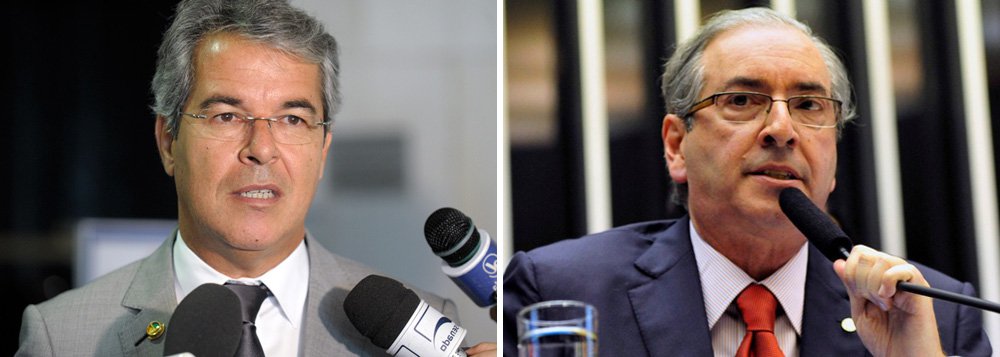 “A situação chegou a um limite que põe um ambiente absolutamente constrangedor para a oposição, que não só esteve muito próxima, mas fez uma ação conjunta com o presidente da Câmara, pois atuaram conjuntamente na questão do impeachment e em outros temas. E, agora, a oposição não sabe como se livrar dessa carga pesada que virou o presidente da Câmara Eduardo Cunha”, disse o vice-presidente do Senado, senador Jorge Viana (PT-AC), diante das novas denúncias contra Cunha na Lava Jato e de suas contas na Suíça
(Foto: Roberta Namour) “A situação chegou a um limite que põe um ambiente absolutamente constrangedor para a oposição, que não só esteve muito próxima, mas fez uma ação conjunta com o presidente da Câmara, pois atuaram conjuntamente na questão do impeachment e em outros temas. E, agora, a oposição não sabe como se livrar dessa carga pesada que virou o presidente da Câmara Eduardo Cunha”, disse o vice-presidente do Senado, senador Jorge Viana (PT-AC), diante das novas denúncias contra Cunha na Lava Jato e de suas contas na Suíça