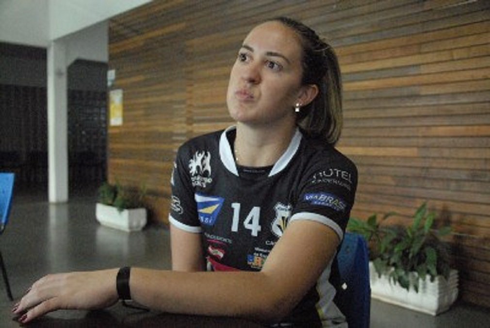 A assentada do MST (Movimento dos Trabalhadores Rurais Sem Terra) Maike Weber, 24 anos, será a nova goleira da Seleção Brasileira feminina de futebol; a catarinense, natural da cidade de Maravilha, mas que passou boa parte de sua infância com os pais, no assentamento do Movimento em Dionísio Cerqueira, também em Santa Catarina, foi convocada pela técnica Emily Lima para um período de testes na Granja Comary, centro de treinamentos do time nacional, entre os dias 6 e 11 de fevereiro (Foto: José Barbacena) A assentada do MST (Movimento dos Trabalhadores Rurais Sem Terra) Maike Weber, 24 anos, será a nova goleira da Seleção Brasileira feminina de futebol; a catarinense, natural da cidade de Maravilha, mas que passou boa parte de sua infância com os pais, no assentamento do Movimento em Dionísio Cerqueira, também em Santa Catarina, foi convocada pela técnica Emily Lima para um período de testes na Granja Comary, centro de treinamentos do time nacional, entre os dias 6 e 11 de fevereiro