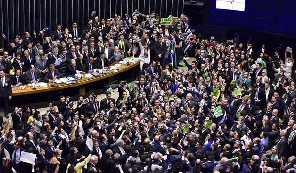 Mais do que lamentações pela derrota e pelo baixíssimo nível de nossos parlamentares e/ou pelas práticas golpistas, temos que avaliar os avanços que tivemos nos últimos anos, à revelia das forças retrógradas e da direita truculenta, e nos prepararmos para novos enfrentamentos (Foto: Benedito Tadeu César) Mais do que lamentações pela derrota e pelo baixíssimo nível de nossos parlamentares e/ou pelas práticas golpistas, temos que avaliar os avanços que tivemos nos últimos anos, à revelia das forças retrógradas e da direita truculenta, e nos prepararmos para novos enfrentamentos