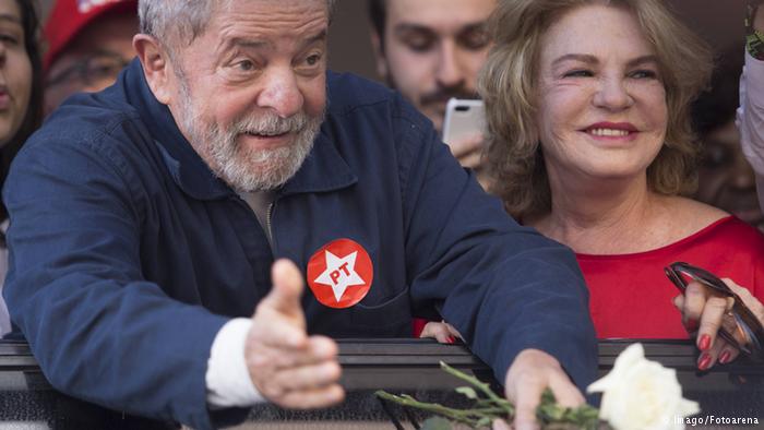 Numa leitura honesta depreende-se que os Ilustres Promotores aproveitaram um bom trabalho de investigação realizado em face das ações dos dirigentes da BANCCOP e da OAS que teriam prejudicado milhares de pessoas e "deram um jeito de encaixar" denuncia "sem pé nem cabeça" contra um dos cooperados pela simples razão dele ser ex-presidente da república (Foto: Pedro Maciel) www.brasil247.com - Numa leitura honesta depreende-se que os Ilustres Promotores aproveitaram um bom trabalho de investigação realizado em face das ações dos dirigentes da BANCCOP e da OAS que teriam prejudicado milhares de pessoas e "deram um jeito de encaixar" denuncia "sem pé nem cabeça" contra um dos cooperados pela simples razão dele ser ex-presidente da república