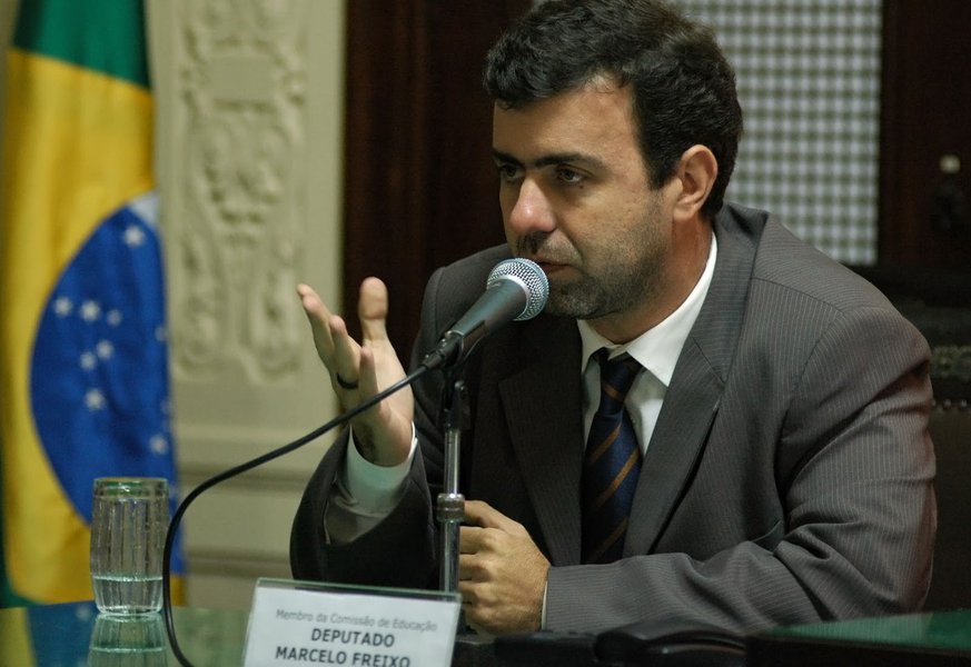 "Amor não é para termos só entre os iguais. Solidariedade não é para termos só entre os iguais. Sobre a morte de Marisa", postou o deputado Marcelo Freixo, do Psol, em seu Facebook; no vídeo, ele condena fascistas que celebraram a morte da ex-primeira-dama (Foto: Leonardo Attuch) "Amor não é para termos só entre os iguais. Solidariedade não é para termos só entre os iguais. Sobre a morte de Marisa", postou o deputado Marcelo Freixo, do Psol, em seu Facebook; no vídeo, ele condena fascistas que celebraram a morte da ex-primeira-dama