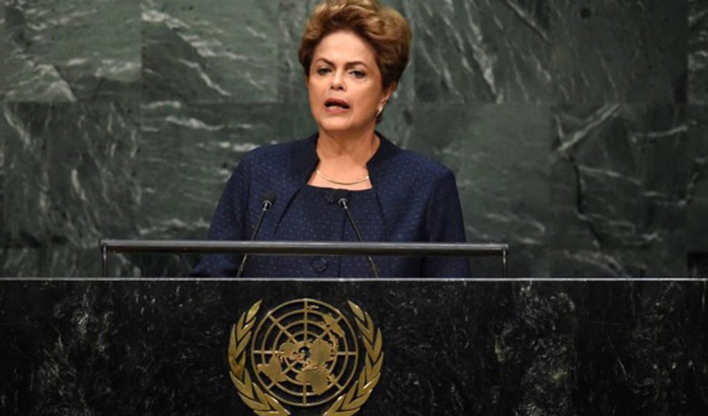 Denunciar o golpe ao Brasil e ao mundo é um dever cívico de todo e qualquer brasileiro que não tenha sido hipnotizado pela Globo e por seus penduricalhos, e que não seja um dos covardes irresponsáveis que estão se omitindo em momento tão dramático (Foto: Eduardo Guimarães) Denunciar o golpe ao Brasil e ao mundo é um dever cívico de todo e qualquer brasileiro que não tenha sido hipnotizado pela Globo e por seus penduricalhos, e que não seja um dos covardes irresponsáveis que estão se omitindo em momento tão dramático