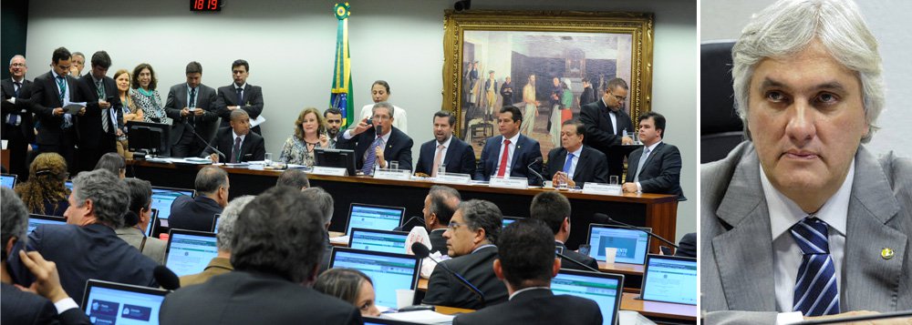 Parlamentares avaliaram que manter o aditamento que incluía a delação do ex-líder do governo no Senado, Delcídio Amaral (sem partido-MS) no processo poderia levar a atraso na tramitação e abrir margem para questionamentos judiciais; “Aditamento é na consciência de cada um na hora de votar, não precisa de aditamento formal. Se for para atrasar os trabalhos é melhor que fique só na peça inicial mesmo”, disse o deputado Rodrigo Maia (DEM-RJ) (Foto: Roberta Namour) Parlamentares avaliaram que manter o aditamento que incluía a delação do ex-líder do governo no Senado, Delcídio Amaral (sem partido-MS) no processo poderia levar a atraso na tramitação e abrir margem para questionamentos judiciais; “Aditamento é na consciência de cada um na hora de votar, não precisa de aditamento formal. Se for para atrasar os trabalhos é melhor que fique só na peça inicial mesmo”, disse o deputado Rodrigo Maia (DEM-RJ)