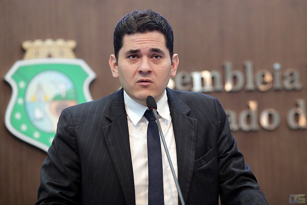 Na avaliação do deputado, a atual conjuntura nacional impõe que o seu partido se desligue imediatamente do Governo Federal. “O modelo de governo petista é fracassado e tem atentado contra a dignidade do povo brasileiro, desrespeitando as instituições e o Estado democrático de direito”, afirmou, em pronunciamento nesta quinta (17), na Assembleia Legislativa (Foto: Rodrigo Rocha) Na avaliação do deputado, a atual conjuntura nacional impõe que o seu partido se desligue imediatamente do Governo Federal. “O modelo de governo petista é fracassado e tem atentado contra a dignidade do povo brasileiro, desrespeitando as instituições e o Estado democrático de direito”, afirmou, em pronunciamento nesta quinta (17), na Assembleia Legislativa