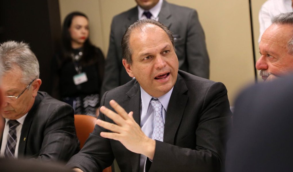 Segundo o relator da proposta Orçamentária, deputado Federal Ricardo Barros (PP-PR), a previsão de receita com a recriação da CPMF, vista como vital pelo governo federal para equilibrar as contas públicas, não será considerada no Orçamento de 2016; diz, no etanto, que isso não significa que a medida não será votada: "A CPMF vai continuar tramitando, mas não vamos considerar uma fonte incerta" (Foto: Roberta Namour) Segundo o relator da proposta Orçamentária, deputado Federal Ricardo Barros (PP-PR), a previsão de receita com a recriação da CPMF, vista como vital pelo governo federal para equilibrar as contas públicas, não será considerada no Orçamento de 2016; diz, no etanto, que isso não significa que a medida não será votada: "A CPMF vai continuar tramitando, mas não vamos considerar uma fonte incerta"