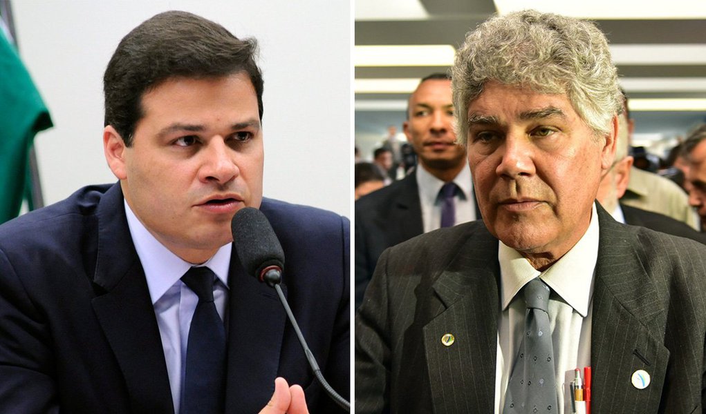 Deputado Sandro Alex (PPS-PR) protocolou nesta quinta-feira 26, no Conselho de Ética, o parecer preliminar do processo contra o deputado Chico Alencar (PSOL-RJ) pedindo o arquivamento da representação; "Me ative aos autos do processo. Não trouxe o ambiente externo", comentou o relator; pedido de cassação foi apresentado pelo deputado Paulo Pereira da Silva (SD-SP), aliado de Eduardo Cunha (PMDB-RJ); Chico Alencar afirma ser vingança por sua representação contra o presidente da Câmara (Foto: Gisele Federicce) Deputado Sandro Alex (PPS-PR) protocolou nesta quinta-feira 26, no Conselho de Ética, o parecer preliminar do processo contra o deputado Chico Alencar (PSOL-RJ) pedindo o arquivamento da representação; "Me ative aos autos do processo. Não trouxe o ambiente externo", comentou o relator; pedido de cassação foi apresentado pelo deputado Paulo Pereira da Silva (SD-SP), aliado de Eduardo Cunha (PMDB-RJ); Chico Alencar afirma ser vingança por sua representação contra o presidente da Câmara