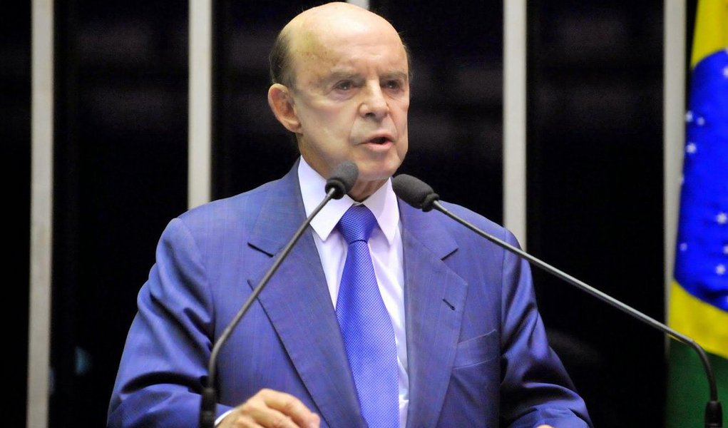 Governador em exercício do Rio, Francisco Dornelles diz esperar a liberação do empréstimo de R$ 1 bilhão do Banco do Brasil, negociada há quase dois meses, e garante que o judiciário será pago esta semana, com dinheiro da arrecadação; “Não teríamos como pagar ao funcionalismo hoje. Agora, no dia 10, a arrecadação já terá efeitos do aumento de alíquotas”; ‘A situação é trágica. Nunca vi nada igual no Brasil nem no estado. Eu tenho a impressão de que Pezão resistiu um pouco a pedir um aumento de impostos’, disse (Foto: Roberta Namour) Governador em exercício do Rio, Francisco Dornelles diz esperar a liberação do empréstimo de R$ 1 bilhão do Banco do Brasil, negociada há quase dois meses, e garante que o judiciário será pago esta semana, com dinheiro da arrecadação; “Não teríamos como pagar ao funcionalismo hoje. Agora, no dia 10, a arrecadação já terá efeitos do aumento de alíquotas”; ‘A situação é trágica. Nunca vi nada igual no Brasil nem no estado. Eu tenho a impressão de que Pezão resistiu um pouco a pedir um aumento de impostos’, disse