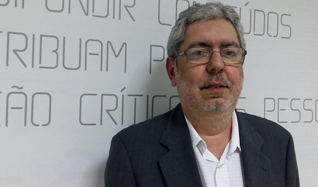 Jornalista foi nomeado nesta terça-feira 3 para o cargo de diretor-presidente da Empresa Brasil de Comunicação (EBC) pela presidente Dilma Rousseff; Melo segue respondendo pela Diretoria de Jornalismo, cargo que ocupa há oito meses, desde 27 de agosto do ano passado; nomeação foi publicada no Diário Oficial da União e o mandato tem duração de quatro anos (Foto: Gisele Federicce) Jornalista foi nomeado nesta terça-feira 3 para o cargo de diretor-presidente da Empresa Brasil de Comunicação (EBC) pela presidente Dilma Rousseff; Melo segue respondendo pela Diretoria de Jornalismo, cargo que ocupa há oito meses, desde 27 de agosto do ano passado; nomeação foi publicada no Diário Oficial da União e o mandato tem duração de quatro anos