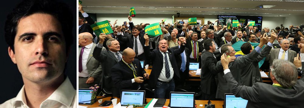 "Na hora mais dramática da crise, Dilma parece preocupada em deixar sua versão para os livros. Sua narrativa poderá prevalecer no futuro, mas tem poucas chances de influenciar os fatos de hoje a domingo. Os deputados que decidirão o impeachment têm inquietações mais presentes. Entre elas, o medo das prisões da Lava Jato e a disputa por verbas e cargos a partir de segunda-feira, seja quem for o presidente", afirma o colunista Bernardo Mello Franco (Foto: Roberta Namour) "Na hora mais dramática da crise, Dilma parece preocupada em deixar sua versão para os livros. Sua narrativa poderá prevalecer no futuro, mas tem poucas chances de influenciar os fatos de hoje a domingo. Os deputados que decidirão o impeachment têm inquietações mais presentes. Entre elas, o medo das prisões da Lava Jato e a disputa por verbas e cargos a partir de segunda-feira, seja quem for o presidente", afirma o colunista Bernardo Mello Franco