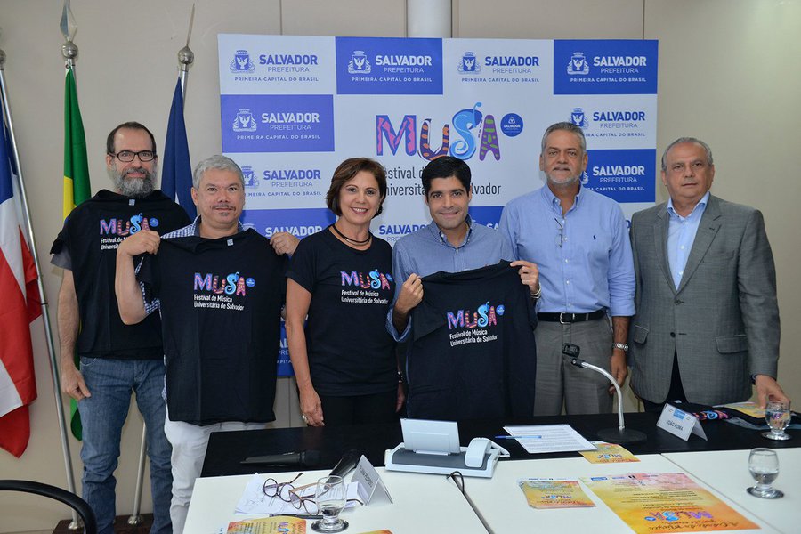 O clima dos festivais de música produzidos em faculdades e universidades será retomado com o 'MUSA' – Festival de Música Universitária de Salvador; promovido pela prefeitura, o evento tem objetivo de 'estimular a irreverência criativa própria dos estudantes universitários', sob o conceito 'Atitude e Criatividade'; "Mais relevante que o prêmio é a iniciativa de jogar luz para talentos que possam deixar a vocação aflorar e utilizar a criatividade para criar composições a serem apresentadas no evento. Quem sabe não teremos novas revelações?", disse o prefeito ACM Neto no lançamento do projeto (Foto: Romulo Faro) O clima dos festivais de música produzidos em faculdades e universidades será retomado com o 'MUSA' – Festival de Música Universitária de Salvador; promovido pela prefeitura, o evento tem objetivo de 'estimular a irreverência criativa própria dos estudantes universitários', sob o conceito 'Atitude e Criatividade'; "Mais relevante que o prêmio é a iniciativa de jogar luz para talentos que possam deixar a vocação aflorar e utilizar a criatividade para criar composições a serem apresentadas no evento. Quem sabe não teremos novas revelações?", disse o prefeito ACM Neto no lançamento do projeto
