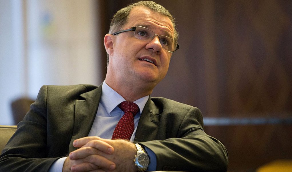 Ex-ministro da Previdência, Carlos Gabas, foi nomeado pela presidente Dilma Rousseff para chefiar a Secretaria de Aviação Civil da Presidência; cargo estava vago há duas semanas, quando o deputado federal Mauro Lopes (PMDB-MG) deixou a pasta para retornar à Câmara e votar contra impeachment de Dilma, que foi aprovado por 367 votos (Foto: Paulo Emílio) Ex-ministro da Previdência, Carlos Gabas, foi nomeado pela presidente Dilma Rousseff para chefiar a Secretaria de Aviação Civil da Presidência; cargo estava vago há duas semanas, quando o deputado federal Mauro Lopes (PMDB-MG) deixou a pasta para retornar à Câmara e votar contra impeachment de Dilma, que foi aprovado por 367 votos
