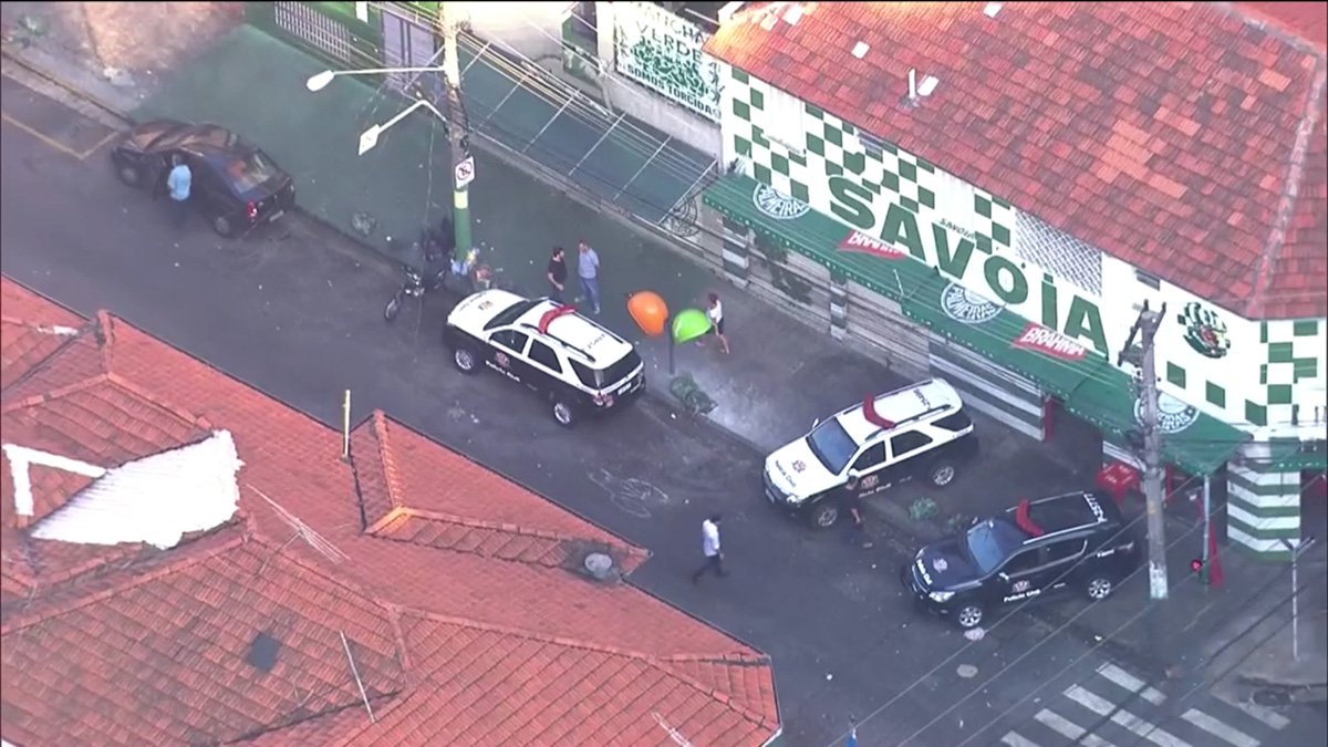 Polícia Civil de São Paulo deflagrou a operação Cartão Vermelho contra integrantes de torcidas organizadas de clubes de futebol envolvidos em brigas e agressões; cerca de 20 torcedores foram presos pelos agentes nesta manhã; entre eles, o corintiano Helder Alves Martins, que assumiu ter matado com um disparo de sinalizador o jovem Kevin Béltram Espada, em Oruro, na Bolívia, durante um jogo da Taça Libertadores em 2013; Justiça expediu 50 mandados de prisão e apreensão (Foto: Paulo Emílio) Polícia Civil de São Paulo deflagrou a operação Cartão Vermelho contra integrantes de torcidas organizadas de clubes de futebol envolvidos em brigas e agressões; cerca de 20 torcedores foram presos pelos agentes nesta manhã; entre eles, o corintiano Helder Alves Martins, que assumiu ter matado com um disparo de sinalizador o jovem Kevin Béltram Espada, em Oruro, na Bolívia, durante um jogo da Taça Libertadores em 2013; Justiça expediu 50 mandados de prisão e apreensão