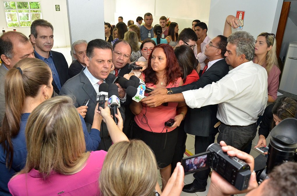 Governador goiano falou à imprensa nesta terça-feira sobre a aprovação do processo de impeachment na Câmara dos Deputados; "Percebemos que a população brasileira está inquieta e cansada com a crise econômica, política e moral instalada no Brasil. A decisão da Câmara foi uma resposta a essa inquietude e ansiedade dos brasileiros", avaliou; todos os deputados que integram a base de Marconi Perillo votaram a favor do impeachment (Foto: José Barbacena) Governador goiano falou à imprensa nesta terça-feira sobre a aprovação do processo de impeachment na Câmara dos Deputados; "Percebemos que a população brasileira está inquieta e cansada com a crise econômica, política e moral instalada no Brasil. A decisão da Câmara foi uma resposta a essa inquietude e ansiedade dos brasileiros", avaliou; todos os deputados que integram a base de Marconi Perillo votaram a favor do impeachment