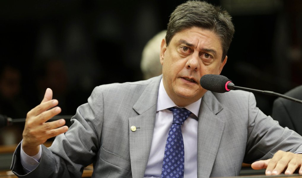 “Esse vazamento é ilegal. A lei de interceptação proíbe isso. Sérgio Moro cometeu um crime e vai ter que responder por isso”; a afirmação é do deputado federal Wadih Damous (PT-RJ); para ele, uma vez que o próprio juiz reconhece que não há indícios de ilegalidade no diálogo, retirar o sigilo mostra uma tentativa de “insuflar a população contra o governo” e “provocar um clima de instabilidade” (Foto: Valter Lima) “Esse vazamento é ilegal. A lei de interceptação proíbe isso. Sérgio Moro cometeu um crime e vai ter que responder por isso”; a afirmação é do deputado federal Wadih Damous (PT-RJ); para ele, uma vez que o próprio juiz reconhece que não há indícios de ilegalidade no diálogo, retirar o sigilo mostra uma tentativa de “insuflar a população contra o governo” e “provocar um clima de instabilidade”