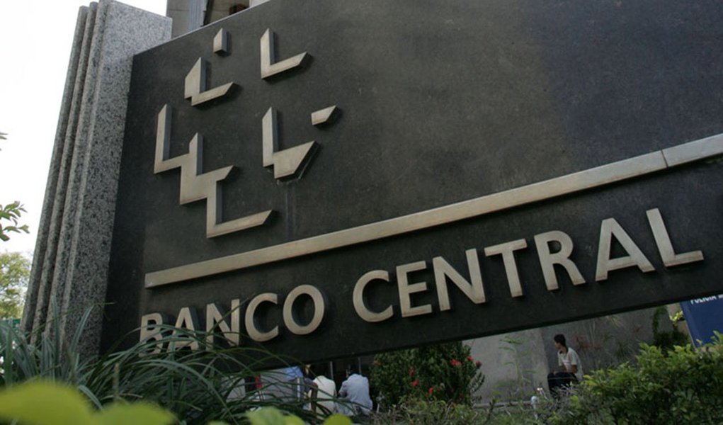 Comitê de Política Monetária do Banco Central (BC) define nesta quarta-feira, 27, a taxa básica de juros; expectativa do mercado é de que a Selic seja mantida em 14,25% ao ano; de outubro de 2014, quando estava em 11% ao ano, a julho de 2015, a taxa Selic cresceu 3,25 pontos percentuais, resultado de sete elevações seguidas (Foto: Aquiles Lins) Comitê de Política Monetária do Banco Central (BC) define nesta quarta-feira, 27, a taxa básica de juros; expectativa do mercado é de que a Selic seja mantida em 14,25% ao ano; de outubro de 2014, quando estava em 11% ao ano, a julho de 2015, a taxa Selic cresceu 3,25 pontos percentuais, resultado de sete elevações seguidas
