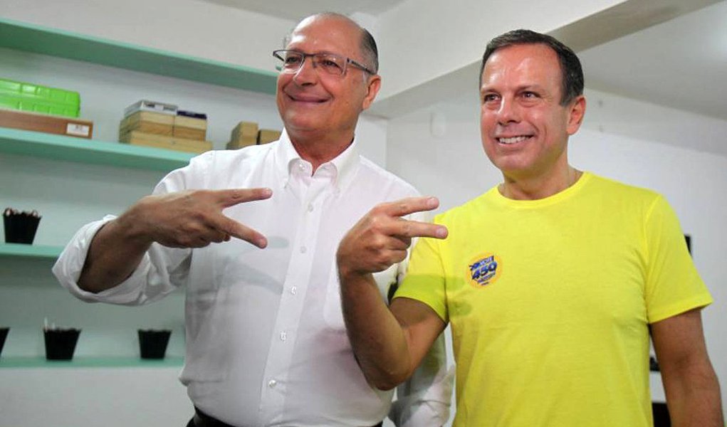 Ex-governador e vice-presidente nacional do PSDB, Alberto Goldman, e o presidente do Instituto Teotônio Vilela, José Aníbal, vão acionar o MPE (Ministério Público Eleitoral) contra a candidatura de João Doria à Prefeitura de São Paulo pelo PSDB; após a desistência de Andrea Matarazzo, alegando fraude na disputa, Doria, que conta com o apoio do governador Geraldo Alckmin, se tornou candidato único nas prévias do partido, com 3.152 votos, de um total de 27 mil filiados aptos a votar (Foto: Roberta Namour) Ex-governador e vice-presidente nacional do PSDB, Alberto Goldman, e o presidente do Instituto Teotônio Vilela, José Aníbal, vão acionar o MPE (Ministério Público Eleitoral) contra a candidatura de João Doria à Prefeitura de São Paulo pelo PSDB; após a desistência de Andrea Matarazzo, alegando fraude na disputa, Doria, que conta com o apoio do governador Geraldo Alckmin, se tornou candidato único nas prévias do partido, com 3.152 votos, de um total de 27 mil filiados aptos a votar