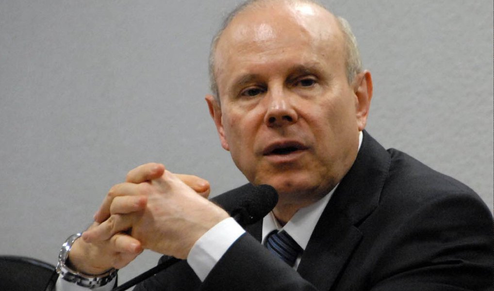 O ex-ministro da Fazenda Guido Mantega defendeu nesta terça (27) o ajuste fiscal proposto pelo atual ocupante da pasta, Joaquim Levy; em audiência pública na CPI do BNDES, ele declarou ser necessário que o país passe por um reequilíbrio das contas públicas ao fim de um ciclo de crescimento; “Reconheço que há necessidade de fazer um ajuste. Todos os países, depois de determinado ciclo, têm de fazer um ajuste, procurar diminuir despesas, procurar fôlego para um novo ciclo”, disse (Foto: Valter Lima) O ex-ministro da Fazenda Guido Mantega defendeu nesta terça (27) o ajuste fiscal proposto pelo atual ocupante da pasta, Joaquim Levy; em audiência pública na CPI do BNDES, ele declarou ser necessário que o país passe por um reequilíbrio das contas públicas ao fim de um ciclo de crescimento; “Reconheço que há necessidade de fazer um ajuste. Todos os países, depois de determinado ciclo, têm de fazer um ajuste, procurar diminuir despesas, procurar fôlego para um novo ciclo”, disse