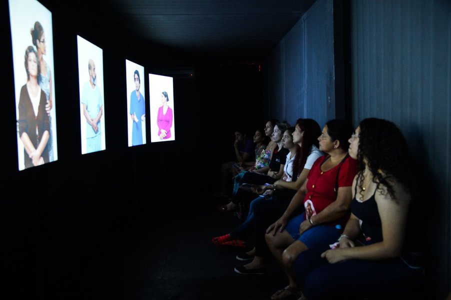 Ao despertar o visitante, de um modo interativo, para as etapas da gravidez, a exposição Sentidos do Nascer pretende incentivar o parto normal e prevenir o prematuro; depois de passar pelo Rio de Janeiro, Niterói e Belo Horizonte, a mostra fica na capital federal até dezembro, quando será apresentada na 15ª Conferência Nacional de Saúde (Foto: Gisele Federicce) Ao despertar o visitante, de um modo interativo, para as etapas da gravidez, a exposição Sentidos do Nascer pretende incentivar o parto normal e prevenir o prematuro; depois de passar pelo Rio de Janeiro, Niterói e Belo Horizonte, a mostra fica na capital federal até dezembro, quando será apresentada na 15ª Conferência Nacional de Saúde