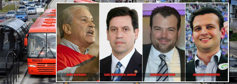 A Prefeitura de Curitiba está sendo governada ineditamente por um quadriunvirato formado por dois homens ligados ao governador Beto Richa (PSDB) e dois homens ligados ao prefeito Rafael Greca (PMN), internado após ser diagnosticado com embolia pulmonar; a junta governativa é formada pelo lado de Greca, com o chefe de gabinete João Alfredo Costa e o secretário de Governo Luiz Fernando Jamur; pelo lado de Richa, com o secretário de Comunicação Marcelo Cattani e o vice Eduardo Pimentel (Foto: Leonardo Lucena) A Prefeitura de Curitiba está sendo governada ineditamente por um quadriunvirato formado por dois homens ligados ao governador Beto Richa (PSDB) e dois homens ligados ao prefeito Rafael Greca (PMN), internado após ser diagnosticado com embolia pulmonar; a junta governativa é formada pelo lado de Greca, com o chefe de gabinete João Alfredo Costa e o secretário de Governo Luiz Fernando Jamur; pelo lado de Richa, com o secretário de Comunicação Marcelo Cattani e o vice Eduardo Pimentel