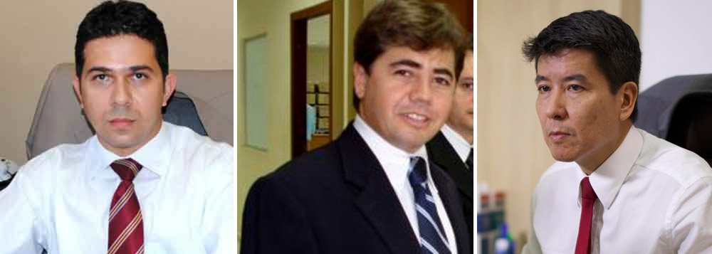 No último mês da disputa pela presidência da Ordem dos Advogados do Brasil no Tocantins (OAB-TO), assessores da estrutura jurídica que atende ao governador Marcelo Miranda (PMDB) declaram apoio ao advogado Walter Ohofugi, criando um uma situação de embaraço para o chefe do Executivo, que não se envolveu pessoalmente com nenhum candidato; a avaliação do Palácio Araguaia é que, ao apoiar Ohofugi, os advogados Solano Donato e Leandro Finelli estão fortalecendo na verdade o principal adversário político de Marcelo, o deputado estadual Eduardo Siqueira Campos (PRB), que estaria dando apoio ao advogado na disputa; interlocutores de Marcelo tentam remediar o "tiro no pé" dos assessores (Foto: Aquiles Lins) No último mês da disputa pela presidência da Ordem dos Advogados do Brasil no Tocantins (OAB-TO), assessores da estrutura jurídica que atende ao governador Marcelo Miranda (PMDB) declaram apoio ao advogado Walter Ohofugi, criando um uma situação de embaraço para o chefe do Executivo, que não se envolveu pessoalmente com nenhum candidato; a avaliação do Palácio Araguaia é que, ao apoiar Ohofugi, os advogados Solano Donato e Leandro Finelli estão fortalecendo na verdade o principal adversário político de Marcelo, o deputado estadual Eduardo Siqueira Campos (PRB), que estaria dando apoio ao advogado na disputa; interlocutores de Marcelo tentam remediar o "tiro no pé" dos assessores