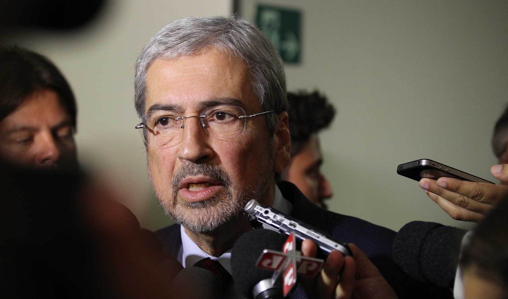 O líder do PSDB, deputado Antonio Imbassahy (BA), pediu aos deputados nesta quinta-feira 17, durante sessão que instala a comissão do impeachment, serenidade e equilíbrio no julgamento da denúncia que pede a abertura de processo de afastamento da presidente Dilma (Foto: Gisele Federicce) O líder do PSDB, deputado Antonio Imbassahy (BA), pediu aos deputados nesta quinta-feira 17, durante sessão que instala a comissão do impeachment, serenidade e equilíbrio no julgamento da denúncia que pede a abertura de processo de afastamento da presidente Dilma